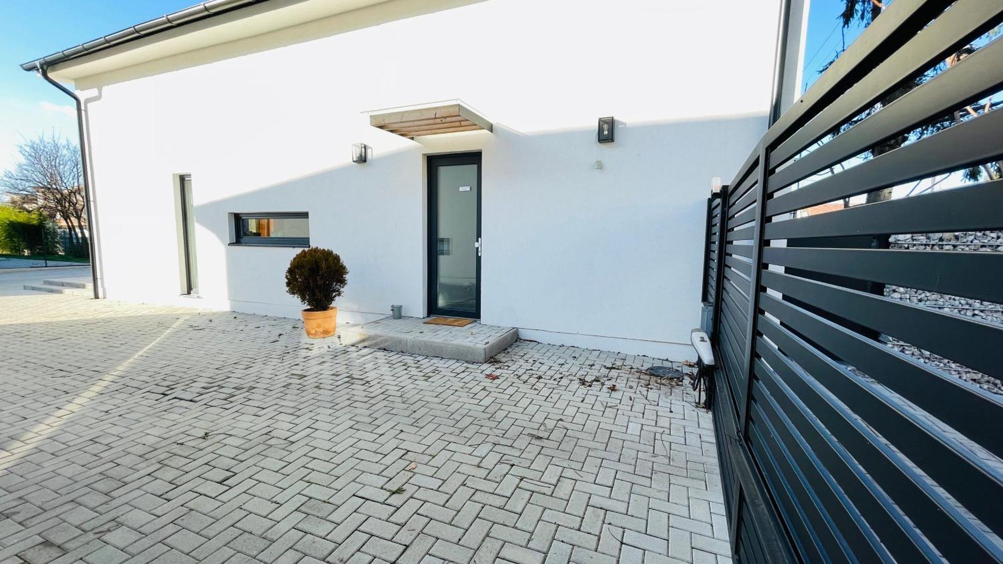 House Flow, 3 Room, Free 2 Parking Bratislava Exterior photo